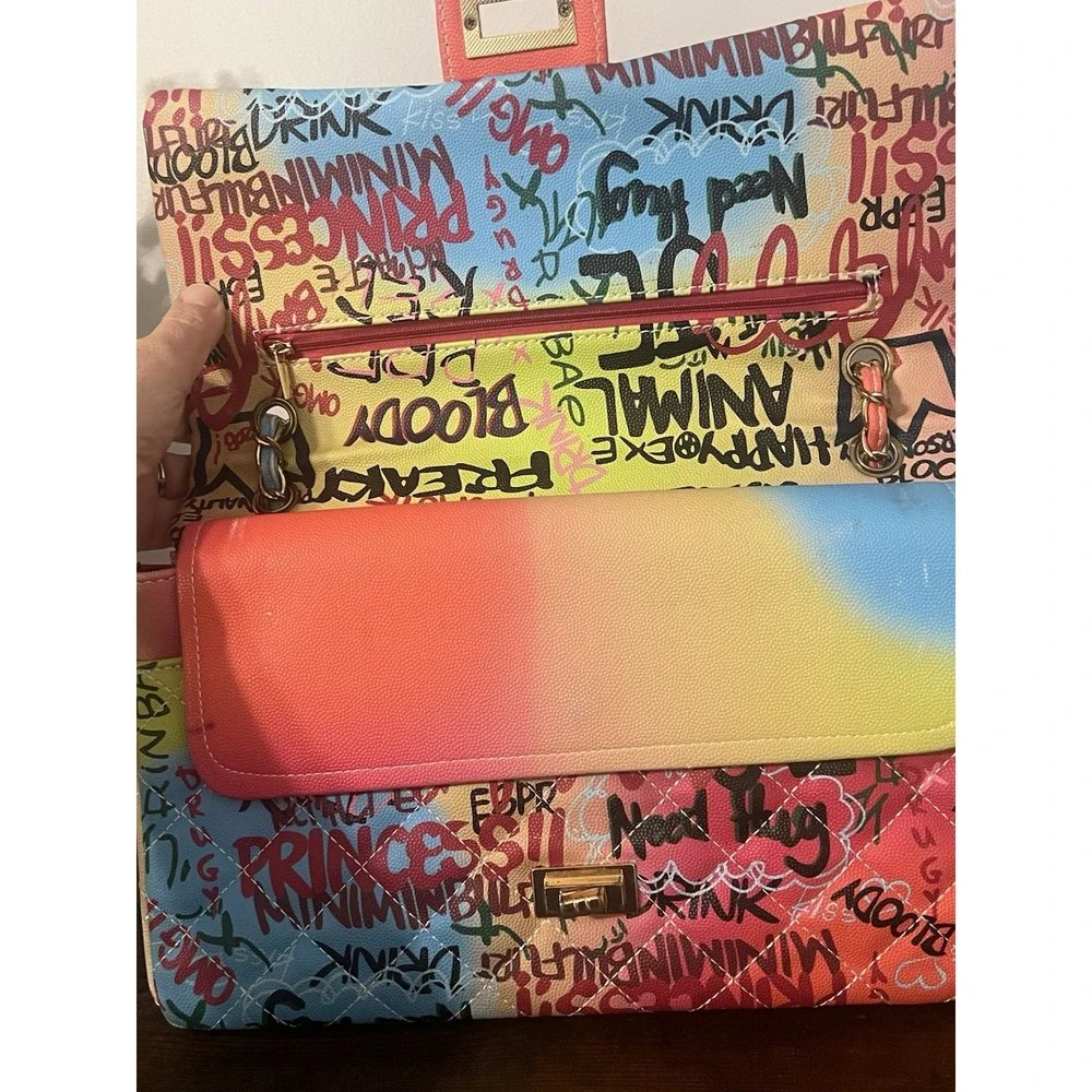 Graffiti Print Quilted Chain Shoulder Bag Turn-Lock‎ Flap Multicolor